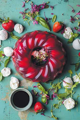 Gestürztes Erdbeergelee mit Mini-Mozzarella