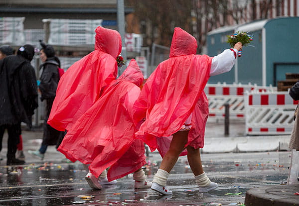 Rote Ponchos