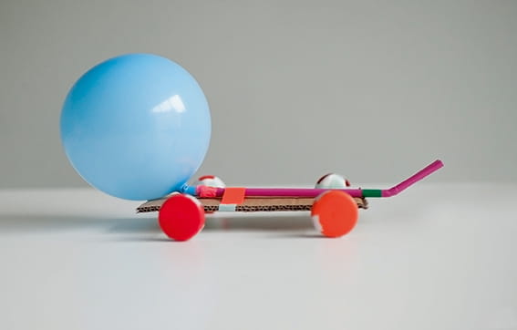 DIY Auto mit Ballonantrieb